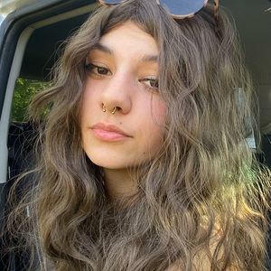 Meet your Posher, Ava